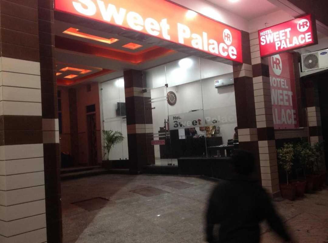 Hotel O Sweet Palace New Delhi Eksteriør billede